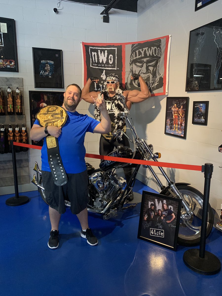 docjager22's tweet photo. Had a great time @HogansBeachShop @HulkHogan #hulkamania #alwaysAfan #geekflagfly https://t.co/BhAfz1K8lN