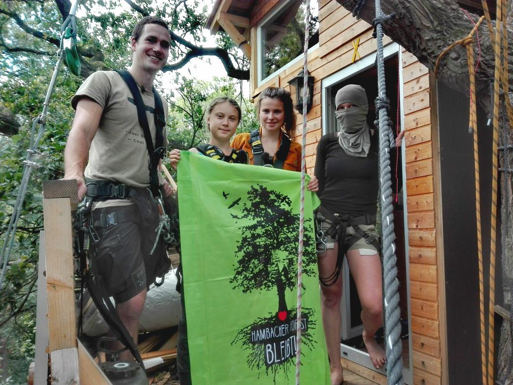 Oaktown1312's tweet photo. Hey @GretaThunberg, it was nice to have you here on the trees. We wish you all the best on your journey. Stay strong 💪
#OneStruggleOneFight
#FridaysForFuture
#HambiBleibt https://t.co/eiWAFroSdo
