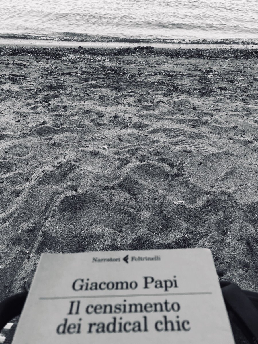 francadamo's tweet photo. #ilcensimentodeiradicalchic di @giacomopapi è un libro sarcastico, originale, divertente e a tratti amaro. Perfetto anche in spiaggia, andrebbe letto a voce alta a quelli che di base non leggono mai #recensio https://t.co/Sgok1i0OZp