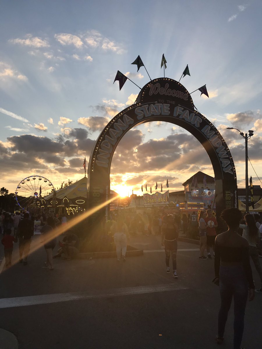 KDFletLoveRule's tweet photo. @SeanWTHR Beautiful sunset at the State Fair last night #SummerInIndiana https://t.co/mKpfaY328e