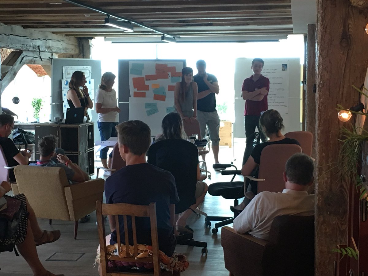 HHLAB_de's tweet photo. Sieht n bisschen aus wie unsere Demodays, was da in der Co-Working-Etage beim #digitalsommerprignitz abgeht. Nur der Ausblick unterscheidet sich dann doch ein wenig. Übrigens - auch heute hatten wir schon wieder sehr gute Gespräche zum Thema #NETZfeld! (sos) #summerofpioneers https://t.co/kHeItPtMSe