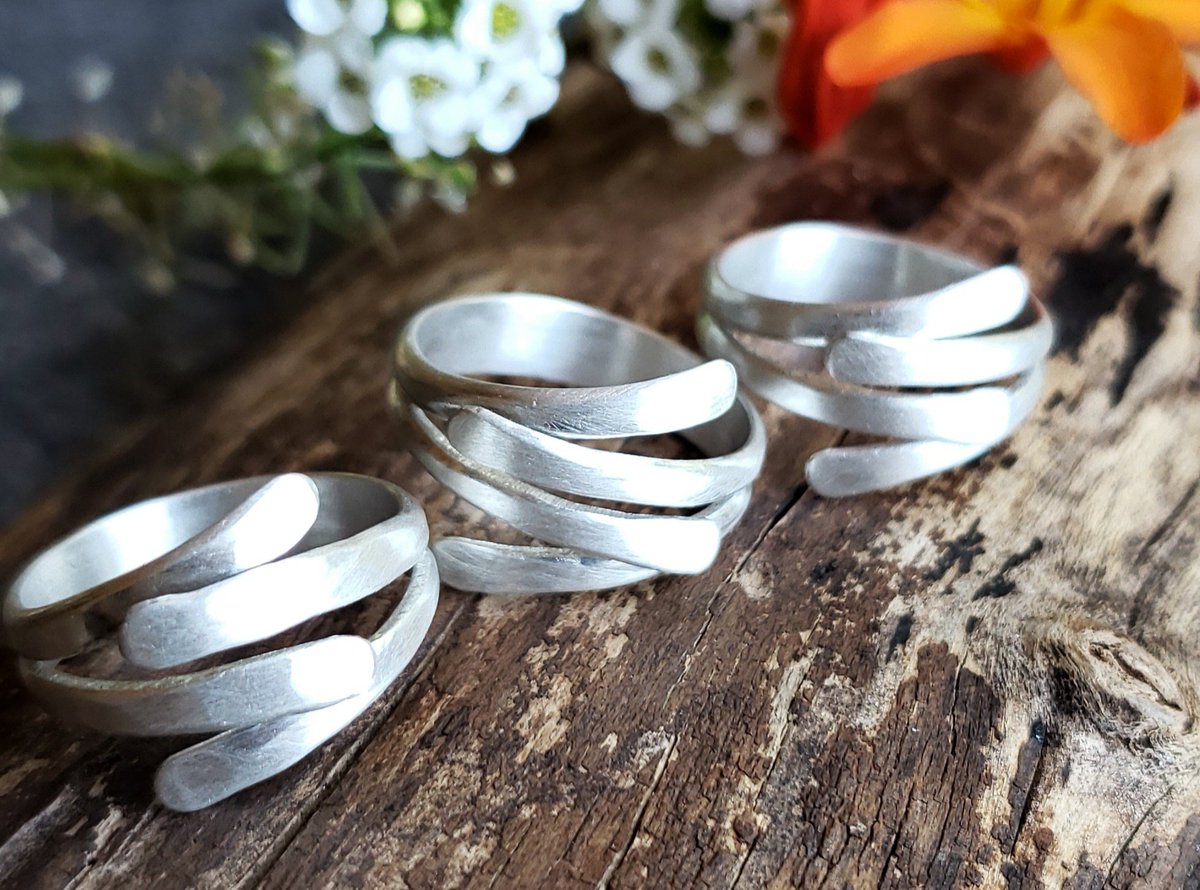 TinaWillART's tweet photo. Fresh hug rings are now live on my website 💕 https://t.co/xSjgA0THzY Come take a peek - Free domestic shipping for the hugs! #silverpiratejewelry #hugring #hug #sterlingsilverjewelry #handcrafted https://t.co/deQ17lFyHO