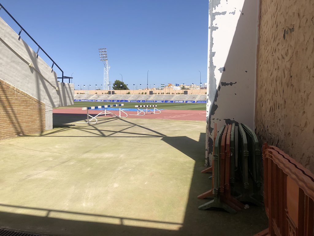 vicsandiaz's tweet photo. @ManuelNoeda conoces este campo? No pude pasar de largo sin parar a verlo, aunque fuese por fuera... https://t.co/YBoC1vPP5d