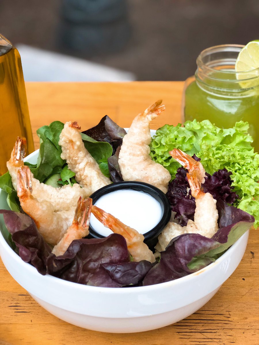 MisterFishChile's tweet photo. Quien dice que las ensaladas son fomes es porque no ha probado las #MisterFish Salad! Camarón, Merluza Austral o Ceviche Mixto, escoge la que más te guste! 😄😄😄 https://t.co/1AoOadhVF1