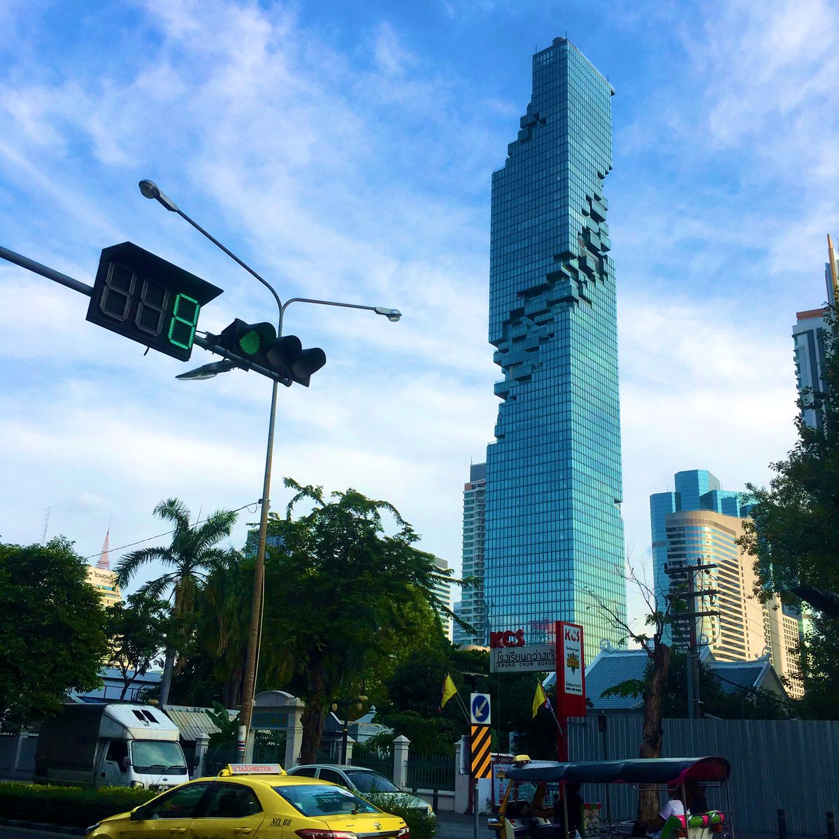 CurtisSChin's tweet photo. Ok, Tweeps. Got yourself a favorite building? #youshowmeyoursIshowyoumine
cc: @PicPublic
The #KingPower #Mahanakhon Tower — an iconic #skyscraper in #Thailand. 🇹🇭🙌 https://t.co/igOcYLGyV9
#Bangkok #pixelbuilding @KPMahanakhon https://t.co/dfaDfE9L2s