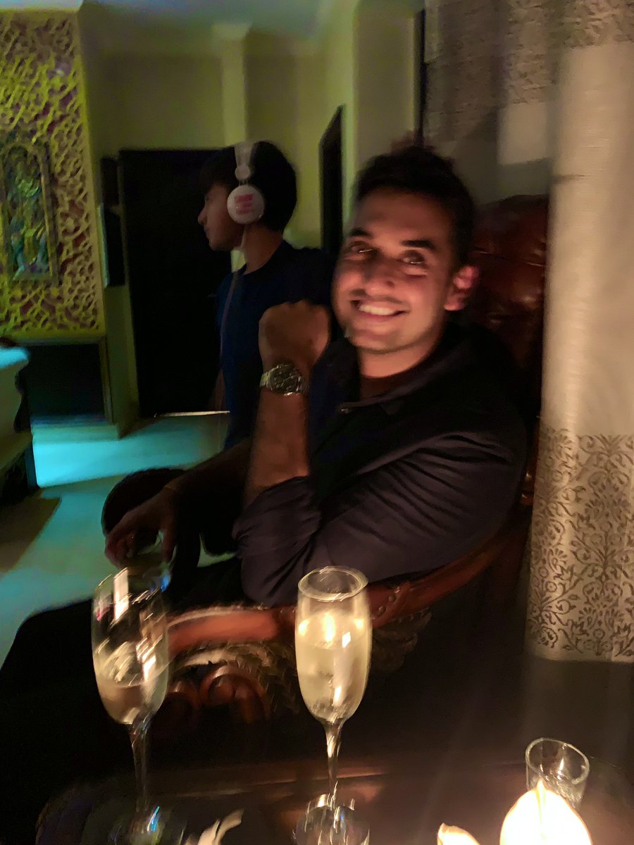 amritabhinder's tweet photo. This one has NOT turned 40 :)
#Always32
#DJ https://t.co/QjD7ld4zTt