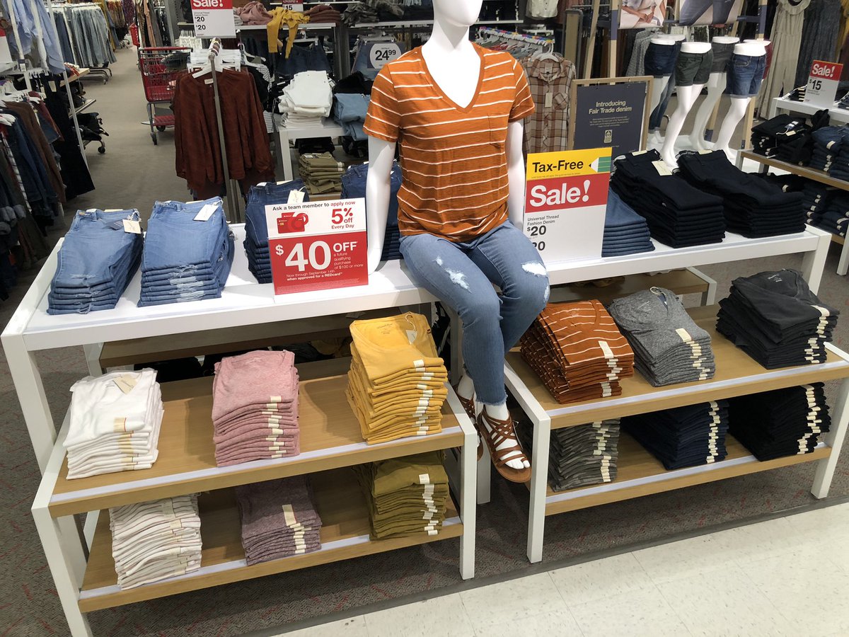 mirandai_g's tweet photo. T1377 showing off our great folding standards in Universal Thread! #TargetBTS2019 #UniversalThreads #foldingstandards #D303 @raecourtney2 @johnp_sheehan @devanglee https://t.co/vJKQaVbVqa