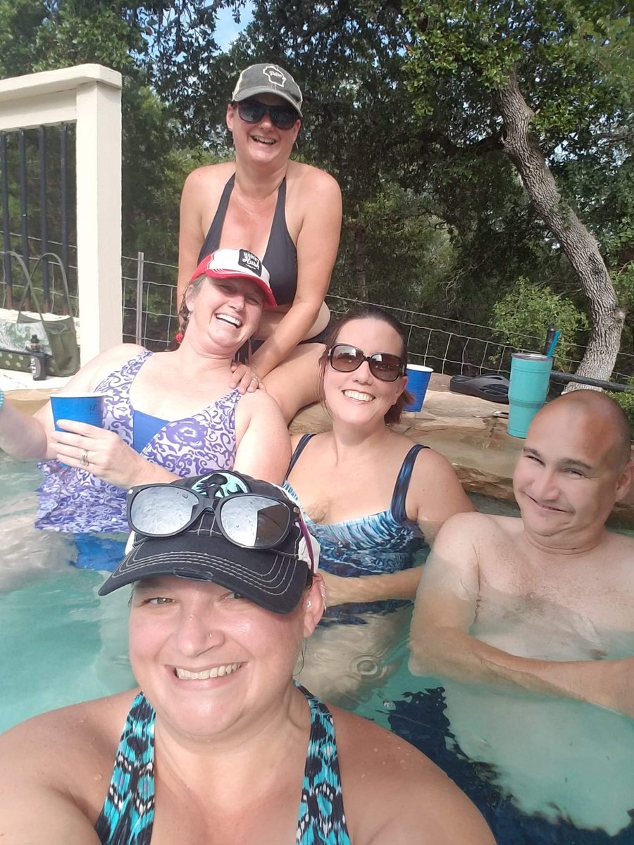 heykellicombs's tweet photo. Pool time with my besties! #pooltimeselfie #LSEsummerbingo @graciemespinoz4 @Jkuhlmann4567 https://t.co/tHxlUKuu0q