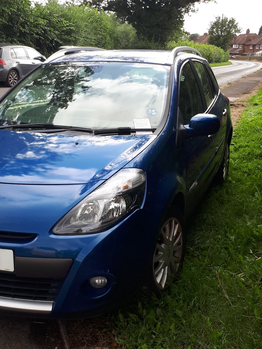 HagRuberyCops's tweet photo. It's not ok to park your vehicle fully obstructing the footpath.  3 vehicles parked up on Bromsgrove road, Hunnington issued advisory notices.  Fixed penalty fines will follow if it continues. @RomsleyPC @HighwaysWMIDS https://t.co/7snk50tVM3