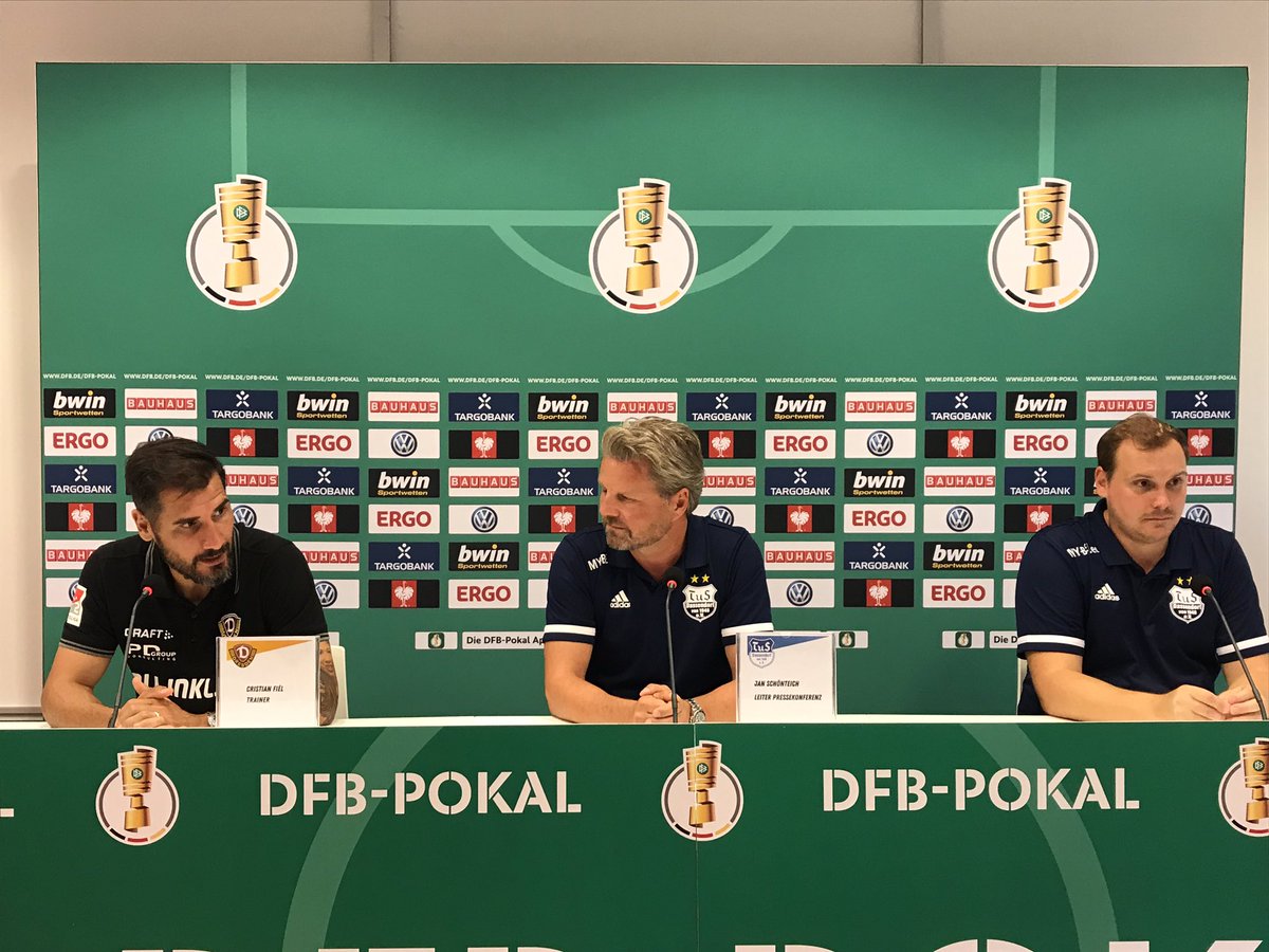 DynamoDresden's tweet photo. Zum Auftakt der PK bedanken sich @TuS_Dassendorf-Trainer Jean-Pierre #Richter und Jan #Schönteich, der die PK leitet, bei Gastgeber #Zwickau und #Dynamo  für die Orga rund um die Partie: „Haben uns hier sehr wohl gefühlt - sehen uns gerne auch ein 2. Mal.“ #TUSSGD #sgd1953 https://t.co/pNxGkO4rNS