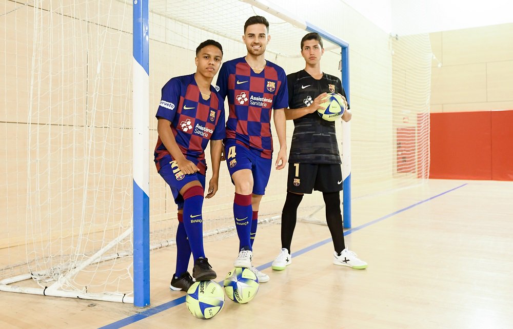 FCBfutbolsala's tweet photo. 🆕  El @FCBfutbolsala B de Xavi Closas inicia la pretemporada amb moltes cares noves 👉 https://t.co/WbaZyCexXO

 💪 El filial arranca y pone rumbo a los Estados Unidos 👉 https://t.co/riSdK1GwDH https://t.co/0v5sVos3I2