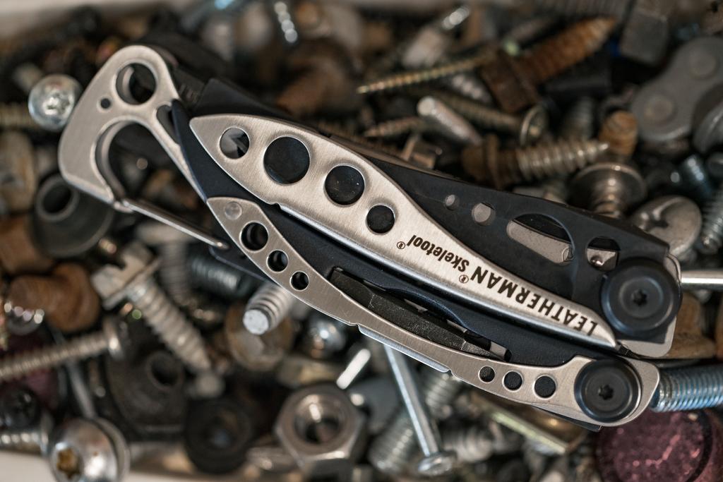 Leatherman_UK's tweet photo. The Skeletool is a perfect balance of pocket knife, screwdriver and pliers in one compact multi-tool. At a mere 5oz, this Leatherman isn't screwing around.
___
#Leatherman #LeathermanUK #UnknowMultipurpose #DIY #design #project #DIYproject https://t.co/Lw0UoNXq26