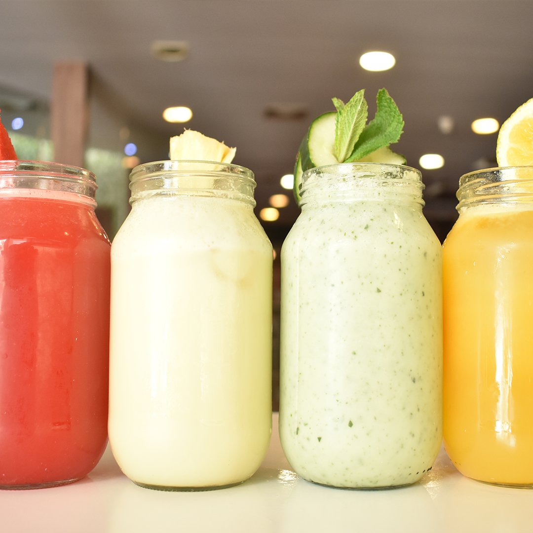 YogurtBoom's tweet photo. ¿Cuál te tomarías tú? Respóndenos en los cometarios  #fresa #piña #detox #naranja 🍓🍊🍍🥒❤ https://t.co/yQS2GxmdzW