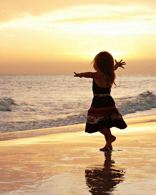 Raiinbow_12's tweet photo. Success is not the key to happiness.
Happiness is the key to success.
If you love what you are doing, you will be Successful. https://t.co/T8lRRcU9AV