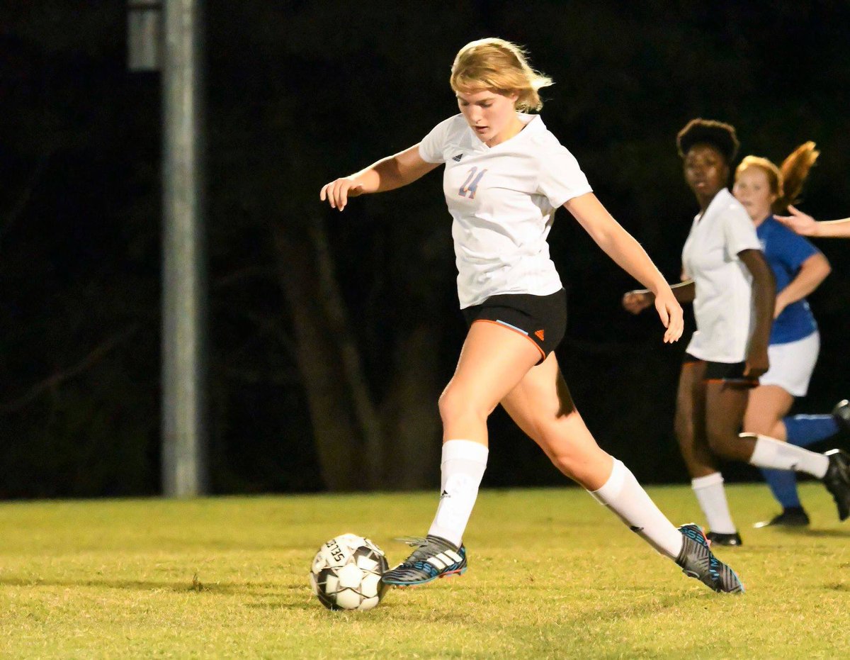 SGCSoccer1's tweet photo. Happy birthday to Junior defender @AddiWhittemore ! #LadyHornet⚽️ https://t.co/pao6rKnkbM