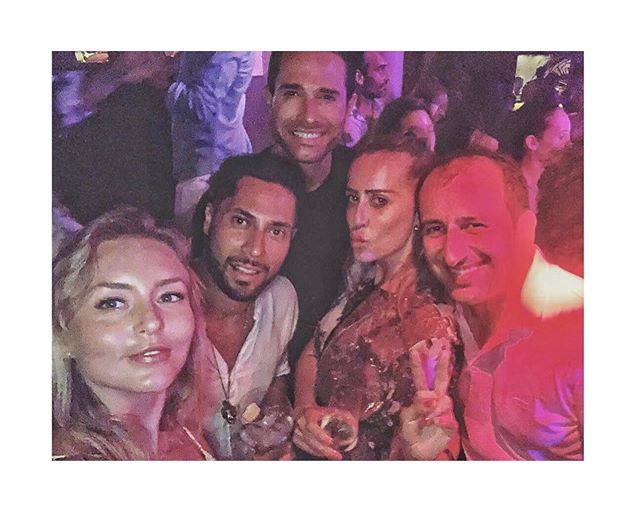 rullinaticas's tweet photo. Repost #mariajoserevert Los bichos nos fuimos a #djsebastiangamboa 
OTRA NOCHE MÁGICA CARGADA DE SUPER BUENA ENERGÍA Y HIERBAS claramente #hierbasibicenks Magia @anboy88 @sebastianrulli #riksrep #ibiza #ibiza2019 #vintageparty https://t.co/5FtRQ5oYAZ https://t.co/AOUTa13NAs