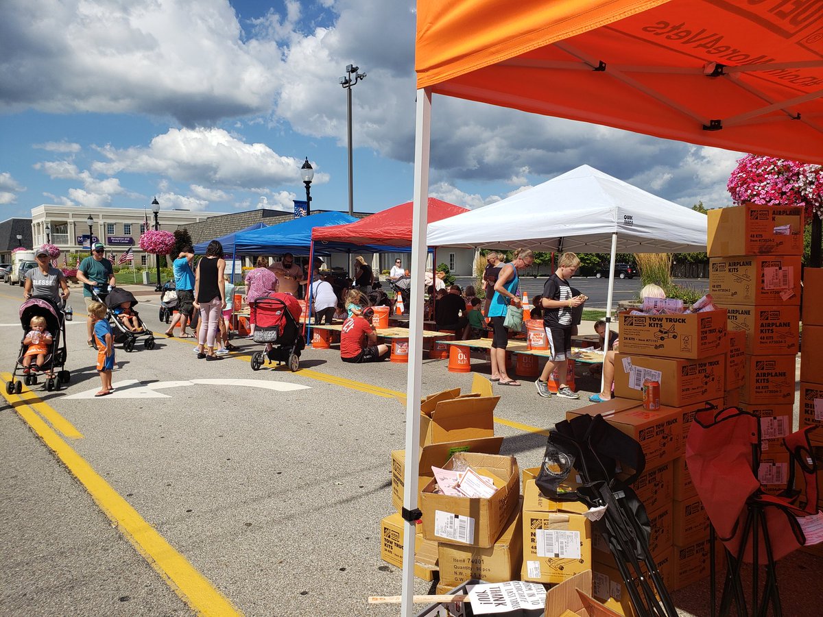 KayleeStonerock's tweet photo. @HomeDepotGrndvl #KidsWorkshop #BlueberryFestival https://t.co/0ixIoeIVzg