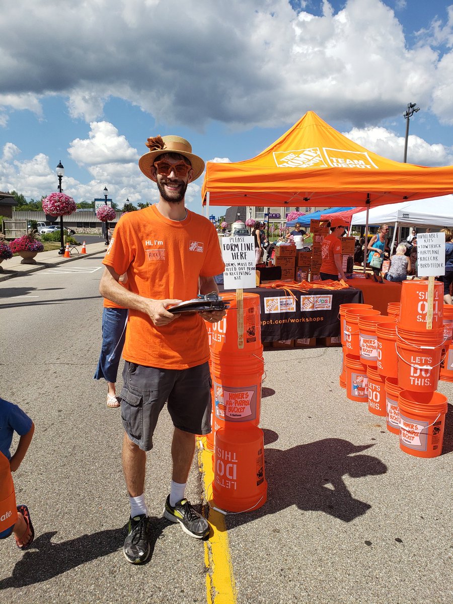 KayleeStonerock's tweet photo. @HomeDepotGrndvl #KidsWorkshop #BlueberryFestival https://t.co/0ixIoeIVzg