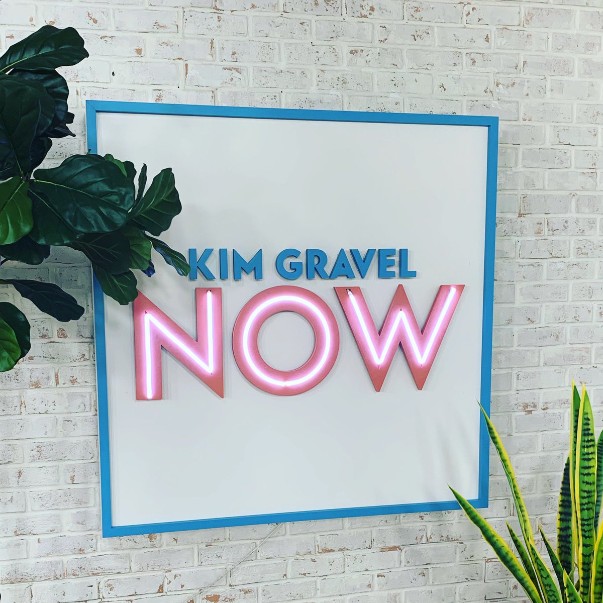 KimGravel's tweet photo. #KimGravelNOW TONIGHT AT 9pm ET on @QVC . Call in or hit us up on Facebook. Im giving it my whole heart tonight. Love y’all!
#letsdothis #bbkg #bellebykimgravel #bellebeauty https://t.co/QF6xh3x5tt