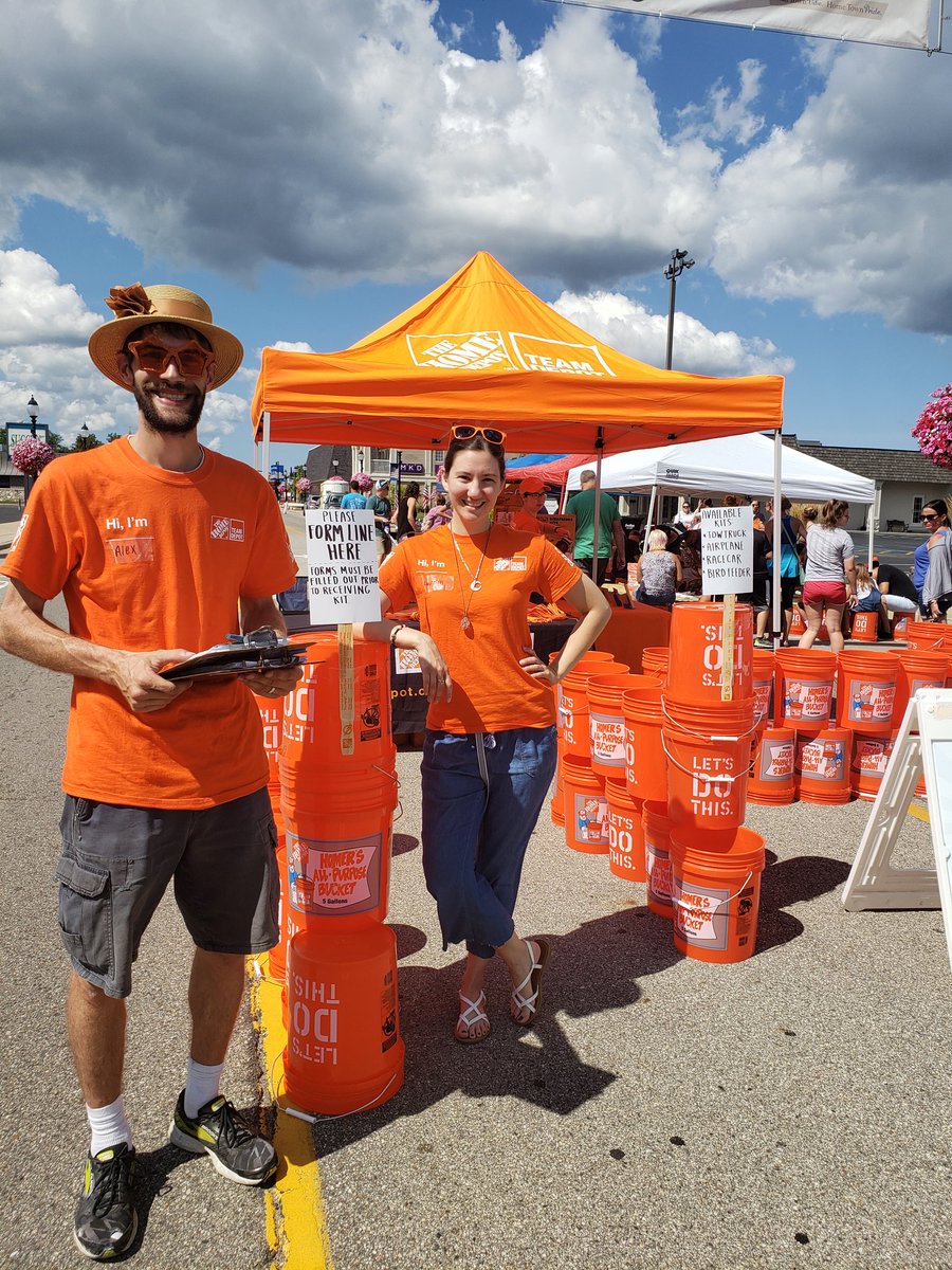 KayleeStonerock's tweet photo. @HomeDepotGrndvl #KidsWorkshop #BlueberryFestival https://t.co/0ixIoeIVzg