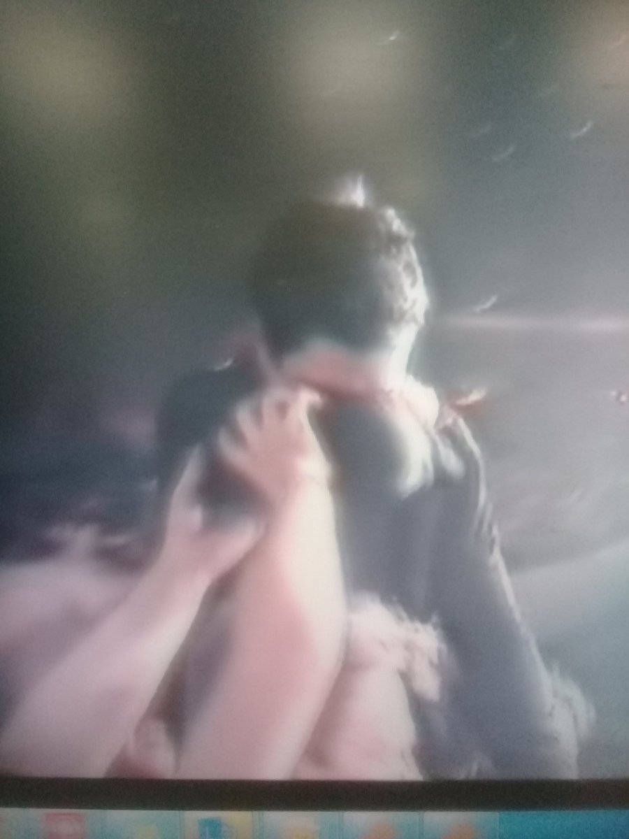 georlaver's tweet photo. Gesto de emoción 1998 q hermoso archivo!!! @AlejandroSanz https://t.co/BPdm9ApUTx