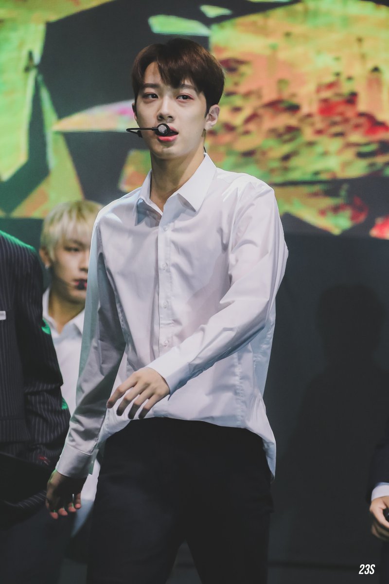 23seconds_'s tweet photo. 181021 서울대 한류기부콘서트 ❤️🚶‍♂️

#赖冠霖 #라이관린 #LAIKUANLIN https://t.co/1uq3ftPDLu