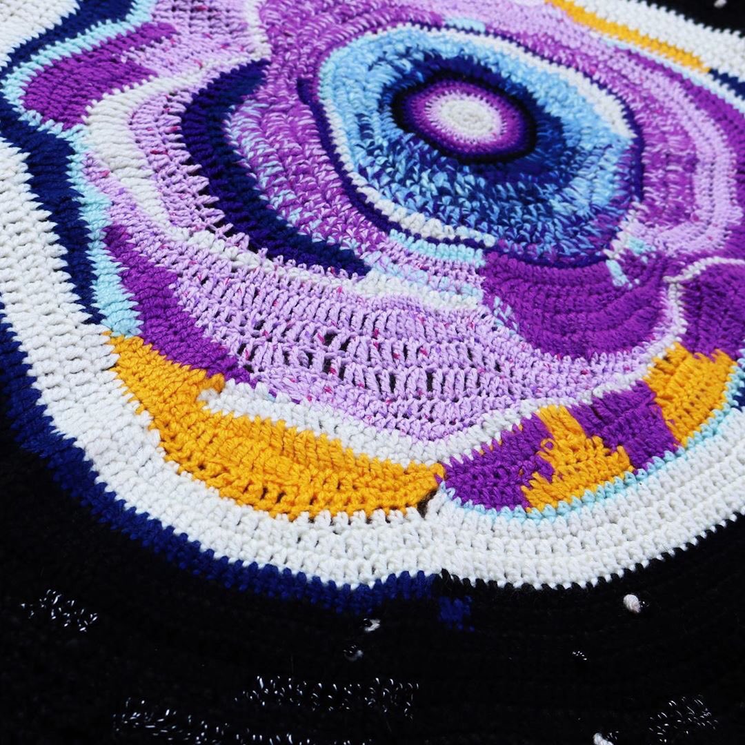 LanaAttack's tweet photo. Emocionada de que mis tejidos estén en 🇮🇹 Italia!! Trivento!! 💚allá sucede en este momento un gran #yarnbombing gracias a #unfilocheunisce https://t.co/1QmJQlL6jO