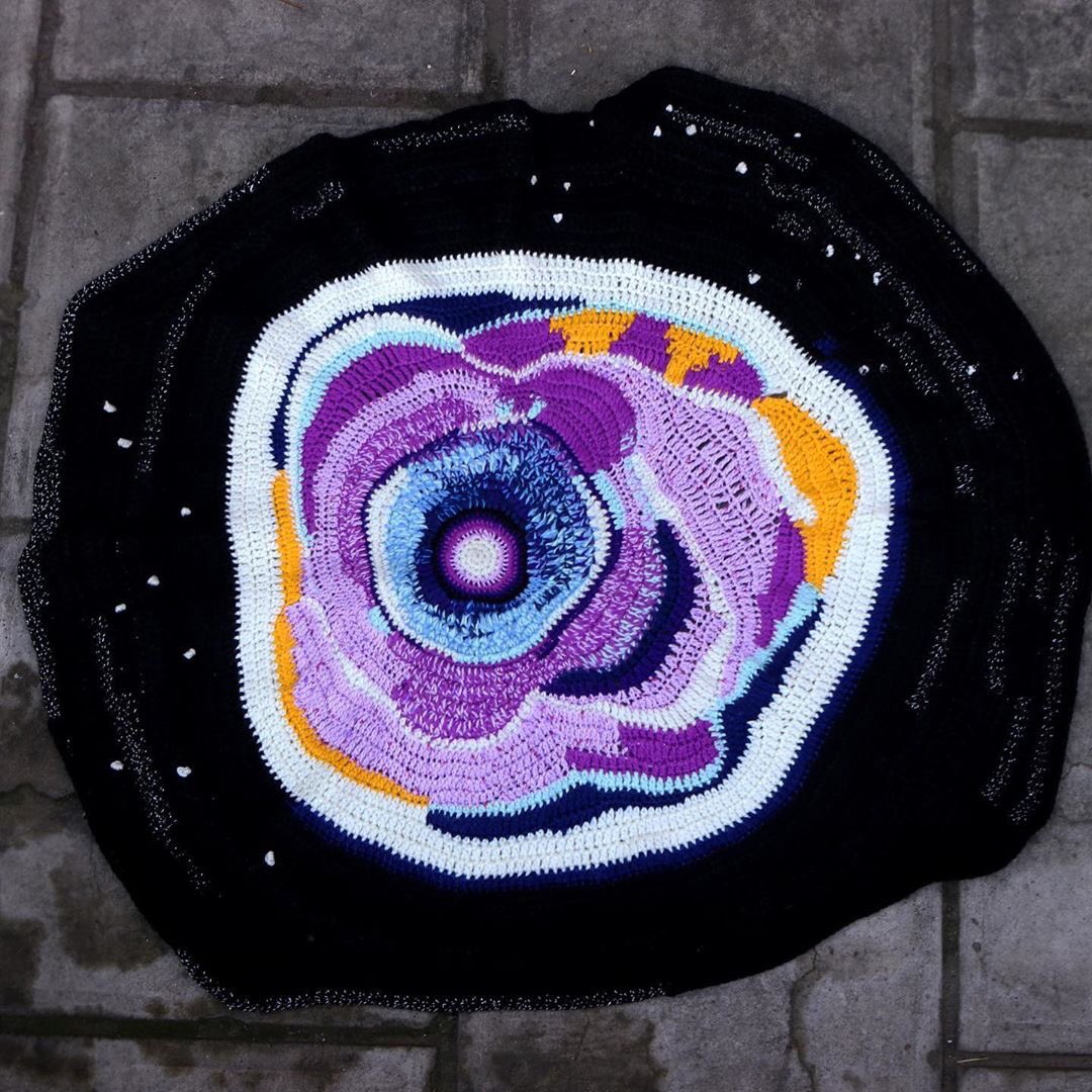 LanaAttack's tweet photo. Emocionada de que mis tejidos estén en 🇮🇹 Italia!! Trivento!! 💚allá sucede en este momento un gran #yarnbombing gracias a #unfilocheunisce https://t.co/1QmJQlL6jO