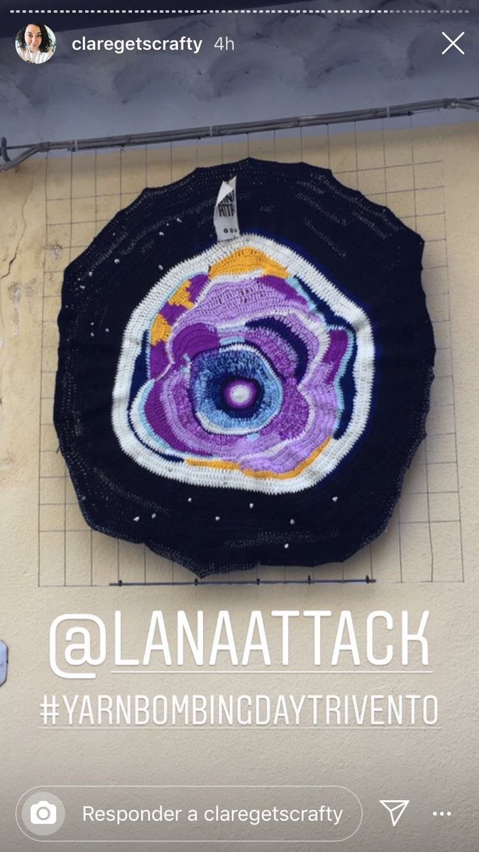 LanaAttack's tweet photo. Emocionada de que mis tejidos estén en 🇮🇹 Italia!! Trivento!! 💚allá sucede en este momento un gran #yarnbombing gracias a #unfilocheunisce https://t.co/1QmJQlL6jO