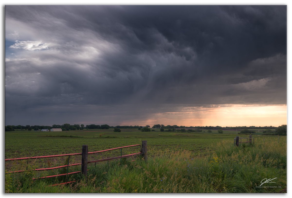 josh_kaiser's tweet photo. Stormy Skies | Little storm cells moving through bringing all sorts of neat cloud formations.

@NikonUSA  D850, 24-70 mm f/2.8 | 40 mm, 2 exposures blended for dynamic range, shot at 1/40 &amp; 1/10 sec at f/11, ISO 31  | Processed using LR, PS &amp; Nik | https://t.co/Eccau4vJ82 https://t.co/yR7FsN9Bs4