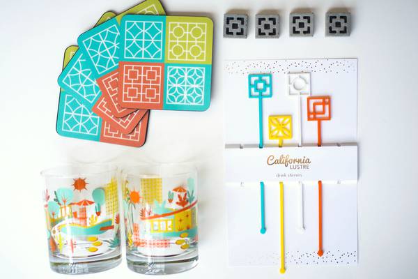 property_metro's tweet photo. Help your new #neighbors start decorating their new home with this #housewarming gift.  https://t.co/NsXQaJvKbE https://t.co/zRrN1ON8wX