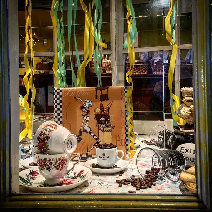 PaulSBarlow's tweet image. #croissantshop #coffee #interiorwindow