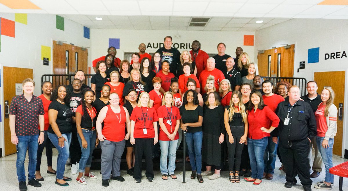 MNPSDuPontTyler's tweet photo. This staff is ELEVATING TYLER 2020 @MetroSchools #valueyourself #buildaspirations #exceedingdreams https://t.co/3x8SA5aa8i