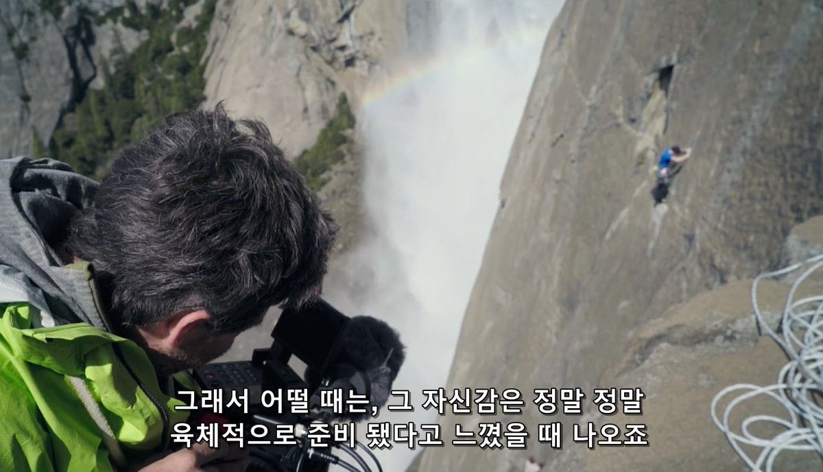 내셔널 지오그래픽에서 만든 다큐영화 "프리 솔로"를 보았는데 너무 괜찮았다... 로프도 없이 혼자 암벽을 타는 극한의 위험을 즐기는 암벽 등반가,...