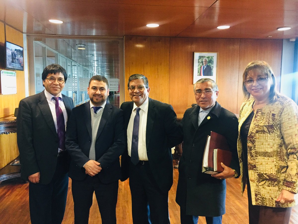 Junto a grandes amigos del Bio-Bio

Presidente de la Coordinadora Evangélica de la Region del Bio-Bio Pr. Godoy, Presidente de la Mesa de Diálogos , Pr Julio y la Presidenta de Aprebib Chile, Pra Elizabeth.