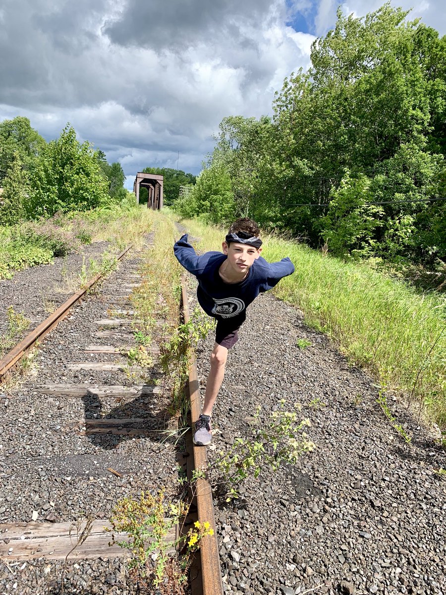 Tracy_Espinola's tweet photo. Day 48 Hike along the tracks and yoga on the pier... ❤️family cottage days!  #60X60Challenge https://t.co/PJqXtfwqsQ