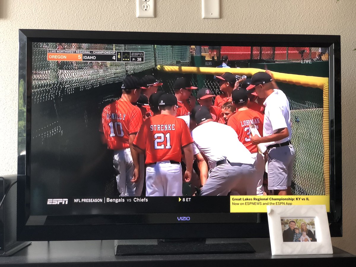 WesleighOgle's tweet photo. Is anyone else watching this?!?⚾️This is actually exciting! Announcers calling the last few minutes of the @LittleLeague Northwest Regional Championship “chaos”. #ORvID @espn https://t.co/C1YVHG22WC