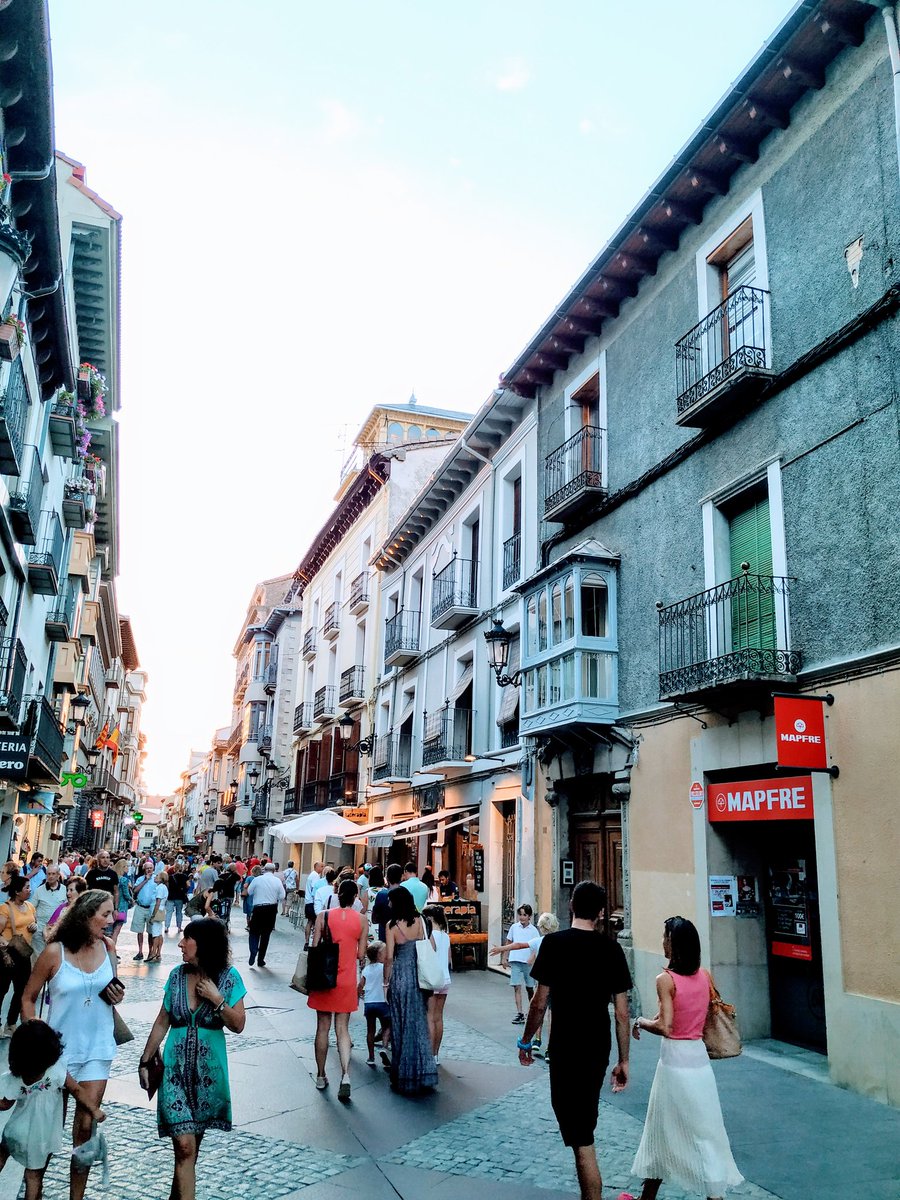 Susas29's tweet photo. Paseando por Jaca @MAPFRE #MeAndMapfre ✌️ https://t.co/6MAIwsFCVA
