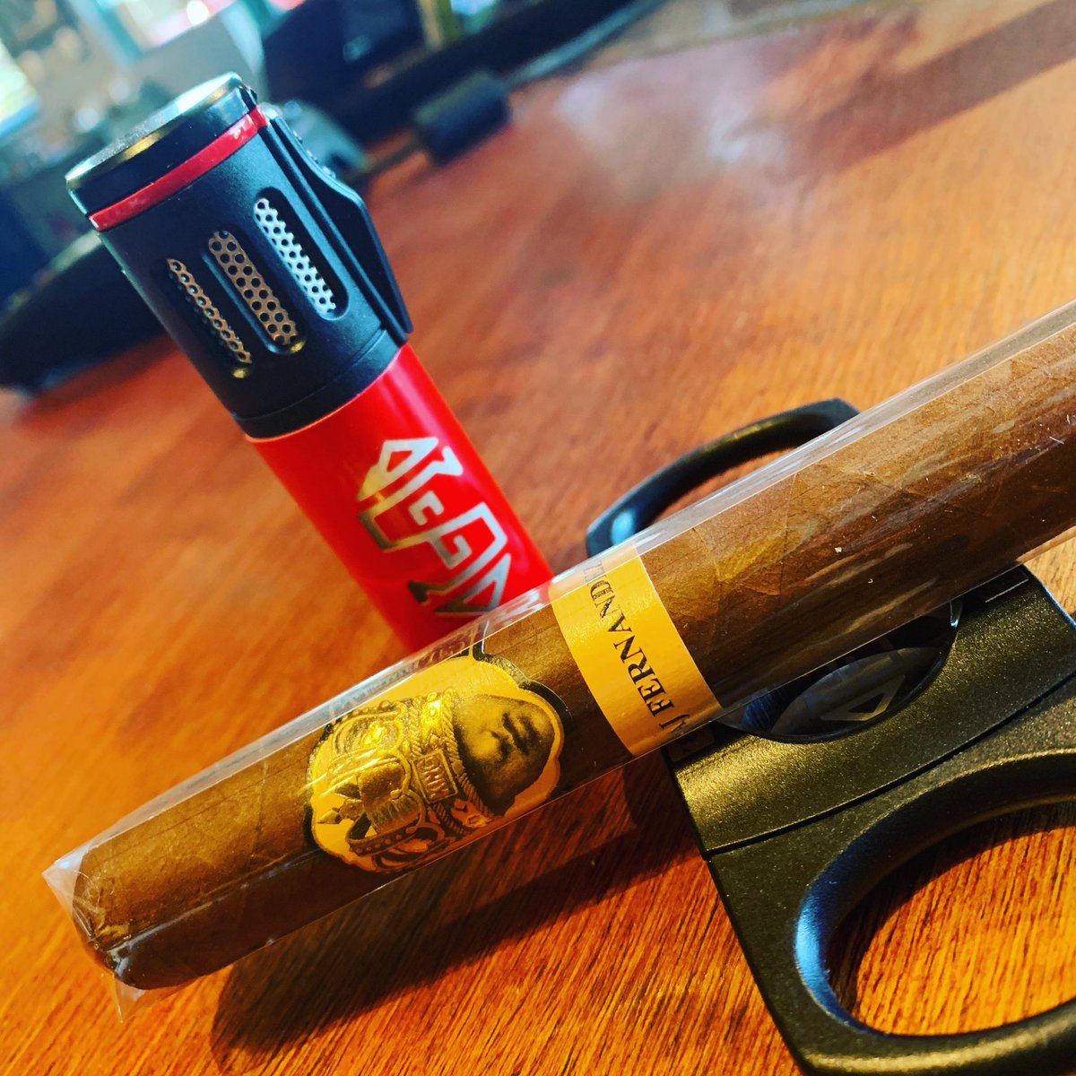 SummitCigars's tweet photo. Exceptional smoke @CaldwellCigars @AJFcigars @SummitCigars @CrashBishop @cigarnoise @cigarweekly @LaBarbaCigars @Room101Brand #downandback #LLTK #longlivetheking #ajfernandez #caldwellcigars #tasty https://t.co/CLX0AGRmUB