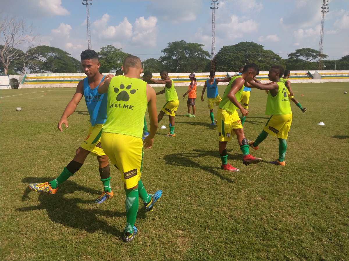 RealCartagena's tweet photo. #CanteraHeroica | Al término del primer tiempo, el partido -al igual que el marcador global - continúa igualado sin goles, en la llave entre Jaguares y #RCs17, correspondiente a la tercera fase del Prejuvenil sub 17 Interclubes. https://t.co/GdOQFVeGXY