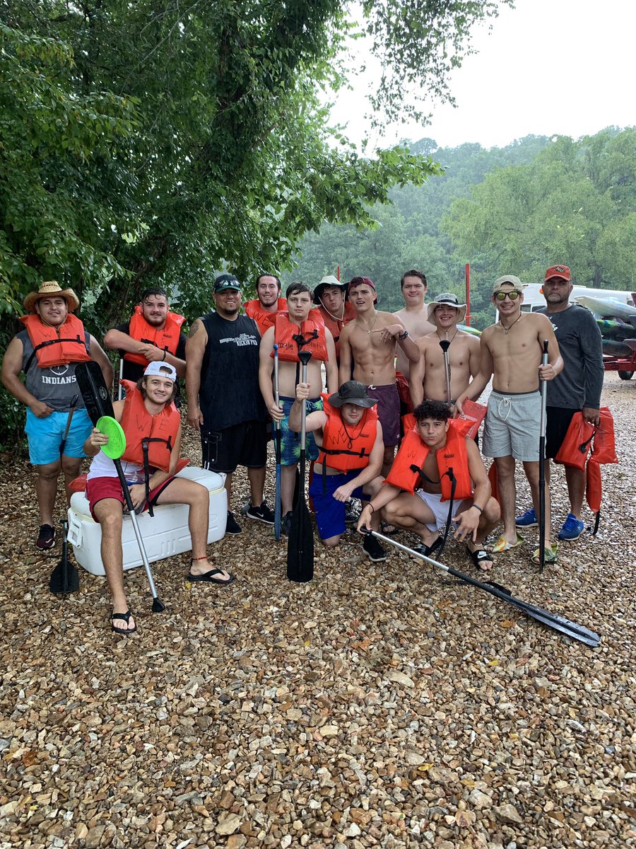 Coach_J_Medrano's tweet photo. Sr. Retreat in the books. Now it’s time to kick off the 2019 Season on Monday!! @Hkeeter15 @dylan_dward @Shuck_Adam12 @Dval312 @Jonnyman23 #IndianUp https://t.co/KUaNzscyUi