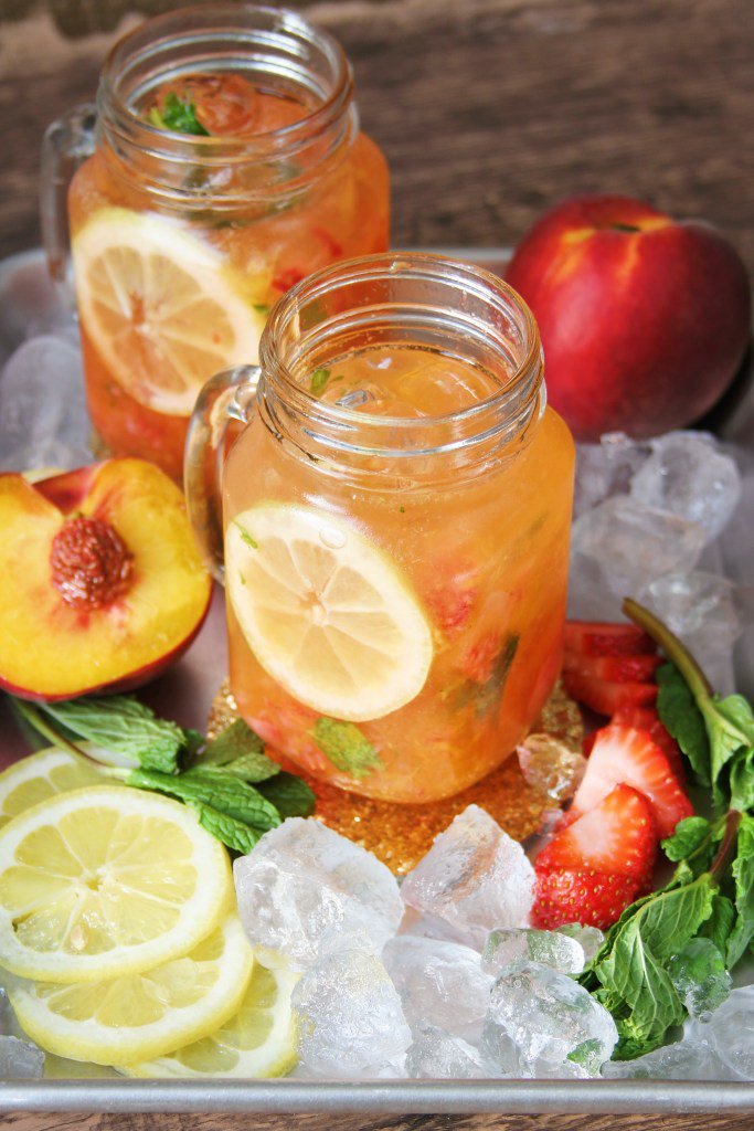foodista's tweet photo. Strawberry Peach Lemonade Mojito from @Margsontherock Foodista's Drink Blog of the Day! https://t.co/C4B2o8IDqa #Foodista #DBOD #Drink #mojito #mint #strawberry #lightrum #peach #lemon https://t.co/a6qcDQyNV7