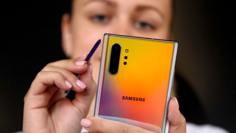 Escenario_pl's tweet photo. Conozca las novedades que trae el nuevo celular Samsung Galaxy 10. #Tecnologia  @prensa_libre 
https://t.co/uHodjh60Qn https://t.co/l9yRcPicxf