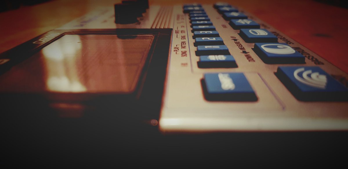 peeanopijloo's tweet photo. BOSS DR-110 Dr. Rhythm (1983) #oldschool #drummachine #drrhythm #vintage #graphic #Roland #Japan 🥁 https://t.co/UxRizanuIb