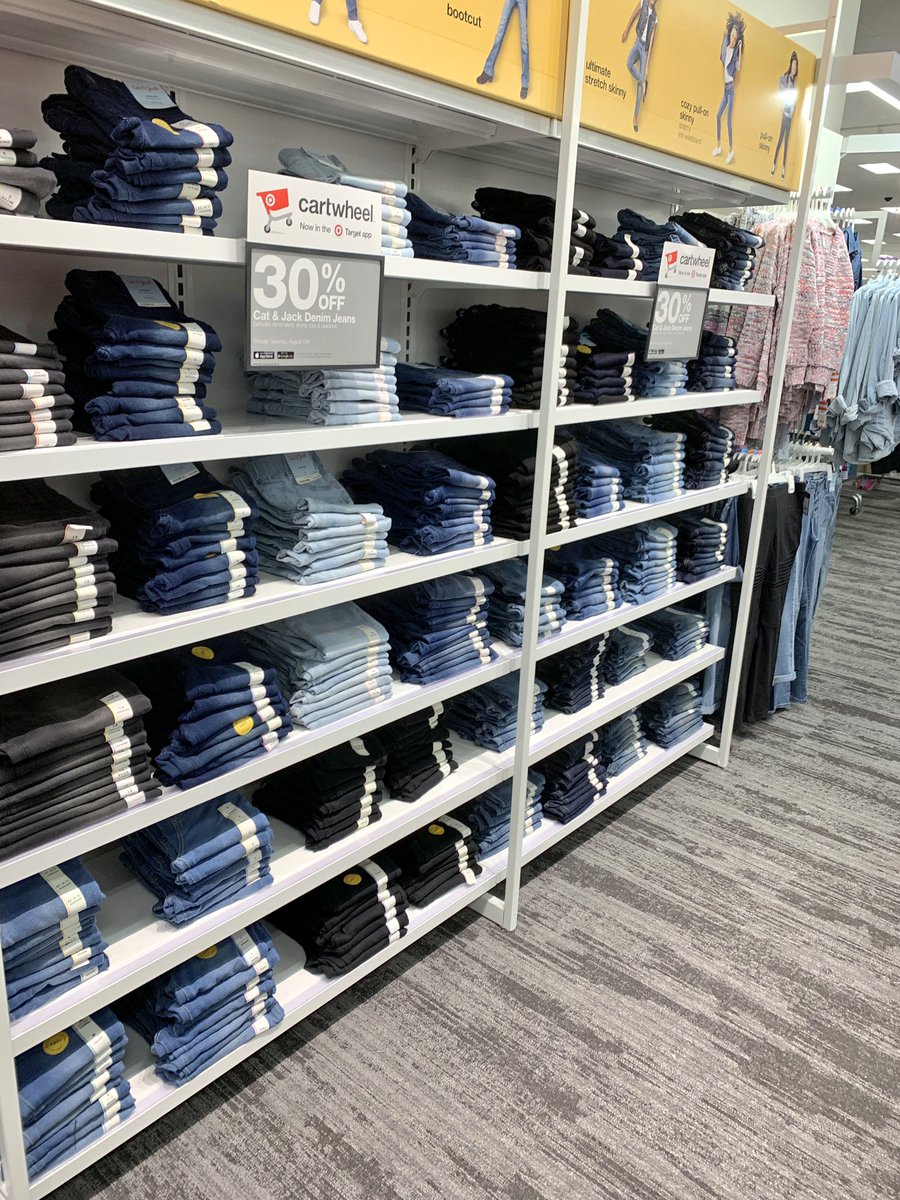 Style team killin’ it on this busy Saturday afternoon! <a href="/marcinkrawat/">Marcin Krawczyk</a>