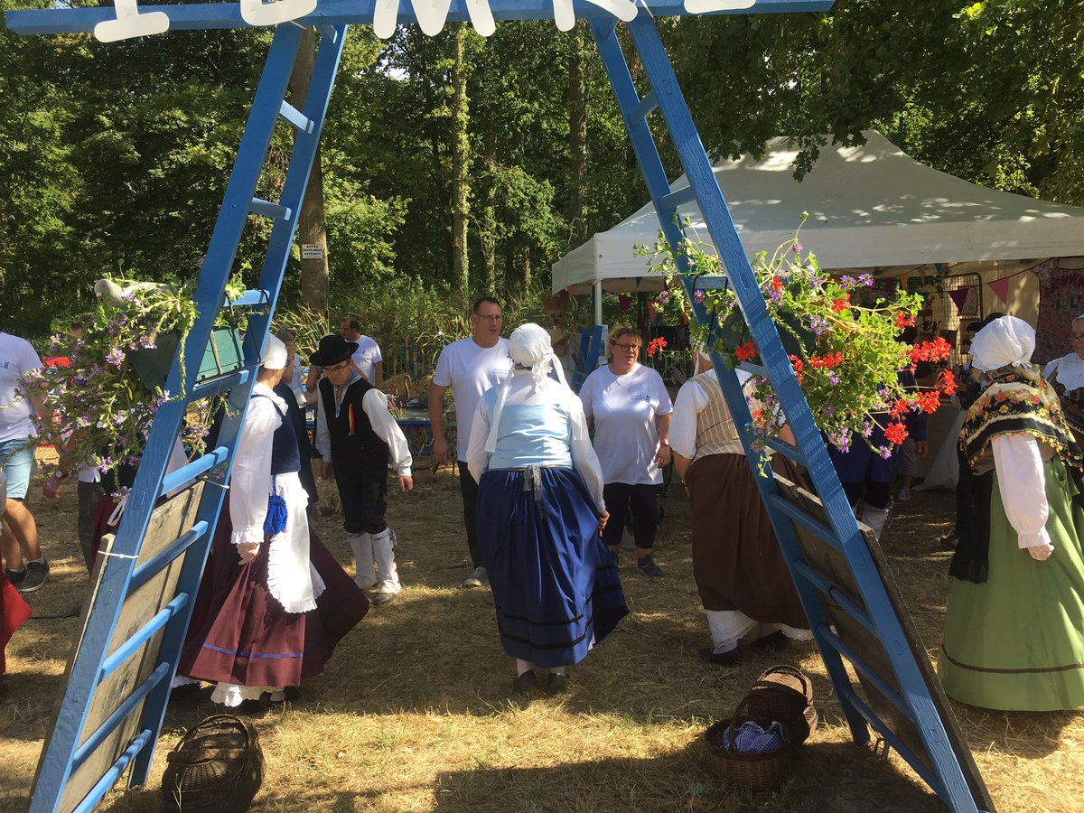 JP_Sueur's tweet photo. Au comice agricole de Sully-sur-Loire, la communauté de communes du Val de Sully a organisé 19 stands présentant toutes les communes membres. Des communautés de communes fortes ne sont pas la négation des communes : tout au contraire ! https://t.co/xAEdRXSGVL