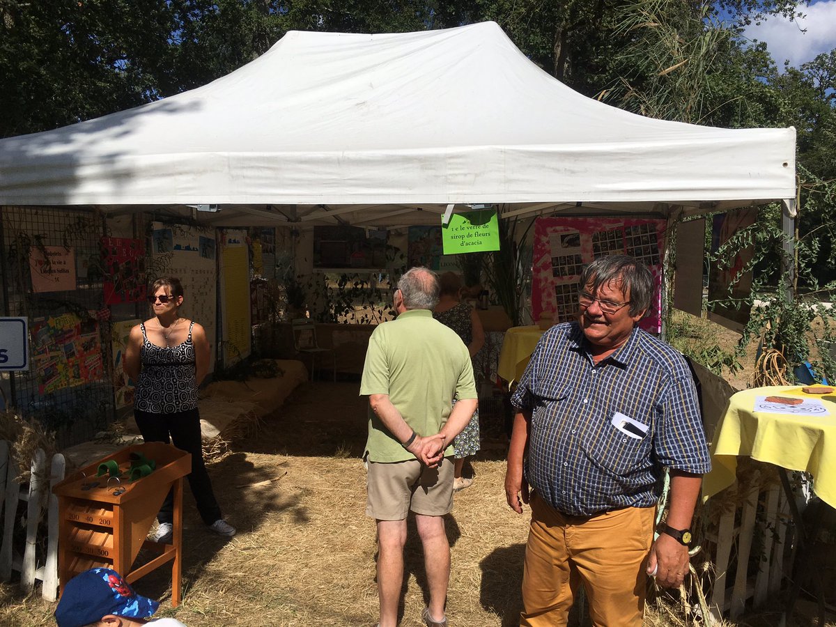 JP_Sueur's tweet photo. Au comice agricole de Sully-sur-Loire, la communauté de communes du Val de Sully a organisé 19 stands présentant toutes les communes membres. Des communautés de communes fortes ne sont pas la négation des communes : tout au contraire ! https://t.co/xAEdRXSGVL