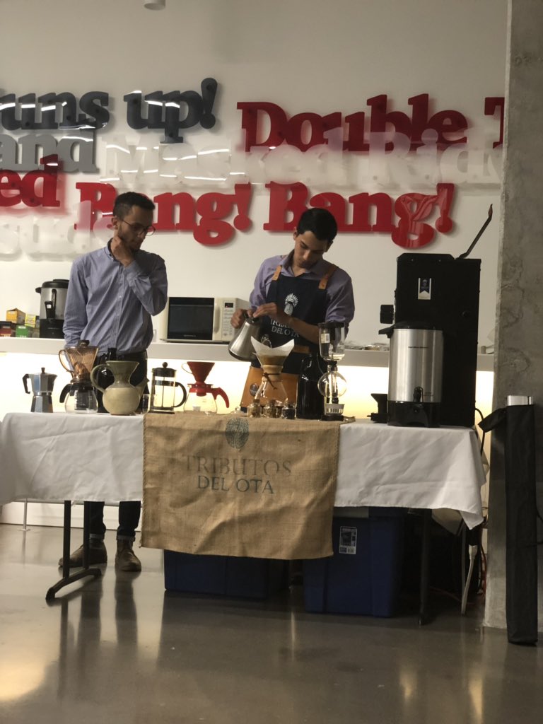 kasthor's tweet photo. Cafecito de calidad #hwthon2019 https://t.co/jeSWfna62I