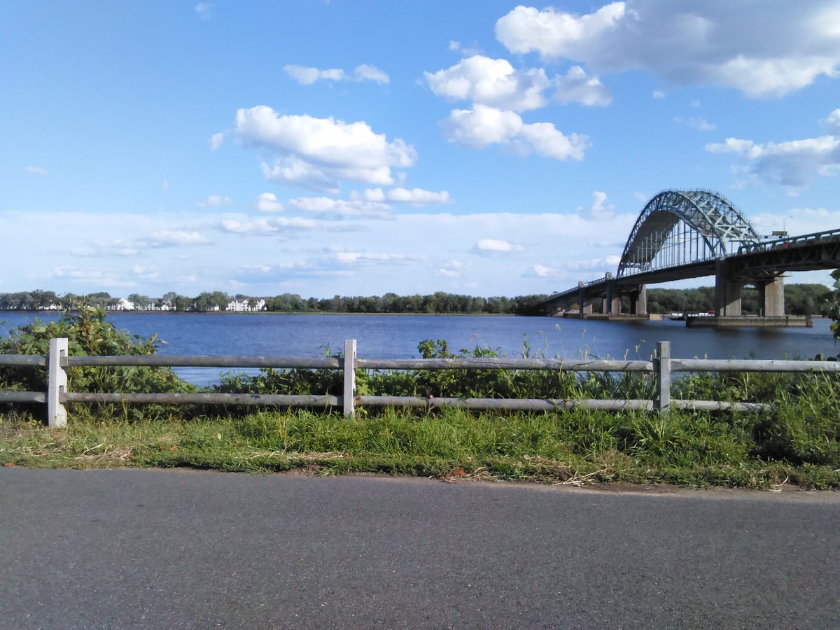 MikeSlickster's tweet photo. Just sitting on a bench of steel and watching the river flow. Waiting for the moon to show as well. #DelawareRiver #Philly #LardnersPoint https://t.co/JAR2vvGYBg