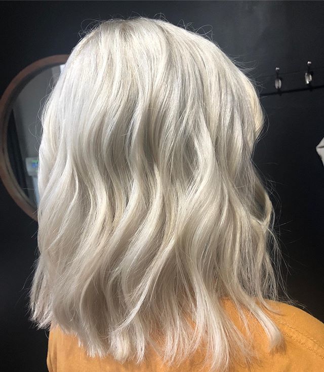 #blondelob🎀 hair by @ayla_halifax_hair .
#bowtiquehairandmakeup #halifaxhairstylists #downtownhalifax #downtownhairsalons #halifaxhairsalon #bowtique #granvillesquare #halifaxbesthairsalon #balayage #babylights #colourspecialists #novascotiahairsalon #halifaxblondehair #hali…